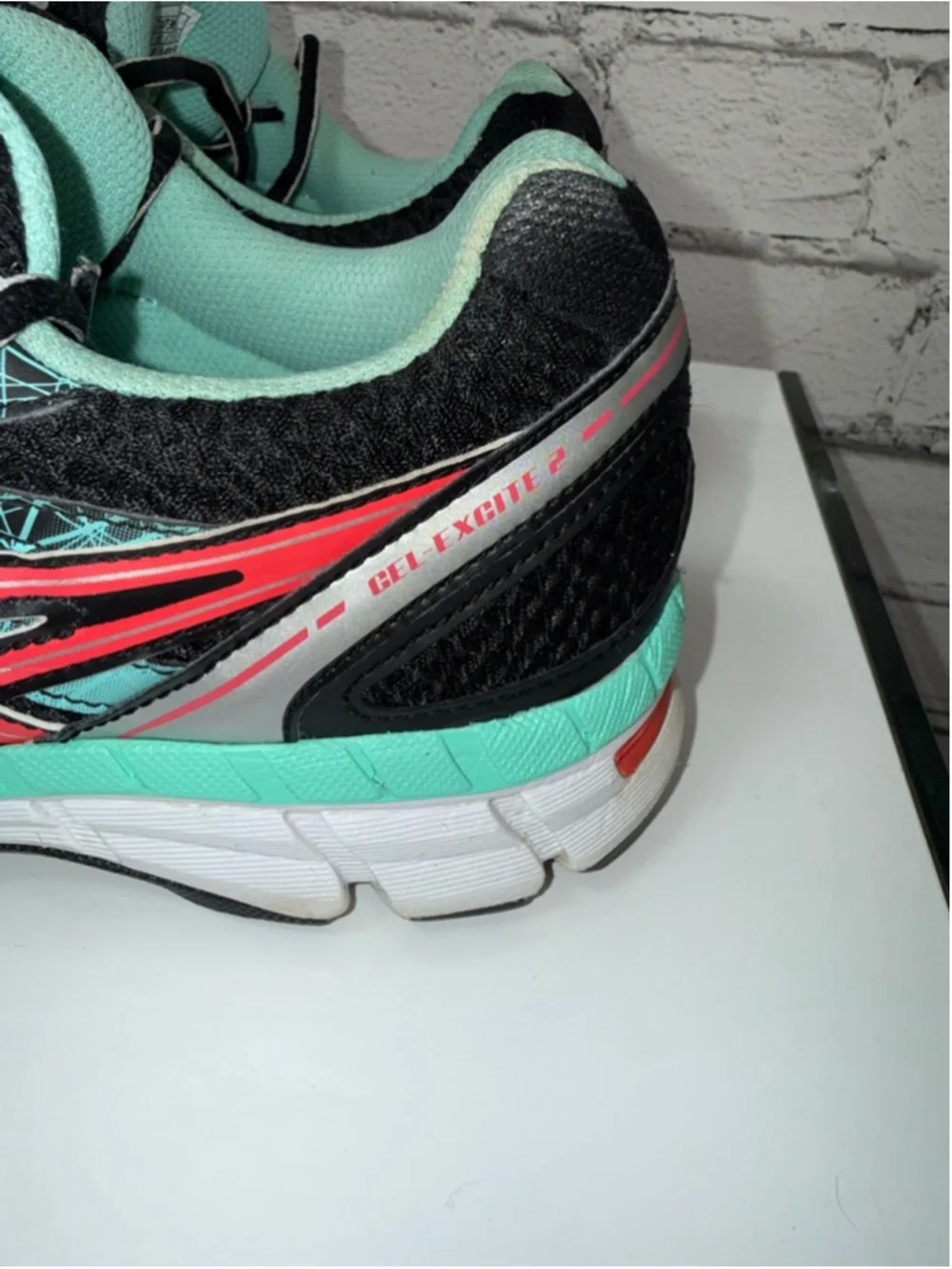 Women's ASICS GEL-EXCITE 2 Athletic Running Shoes Size 9 Black Teal Gym Shoes